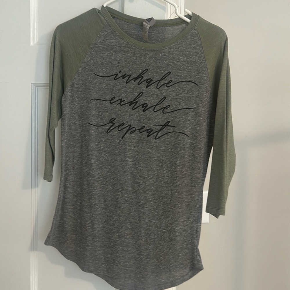 3/4 length tshirt. Size small I believe.